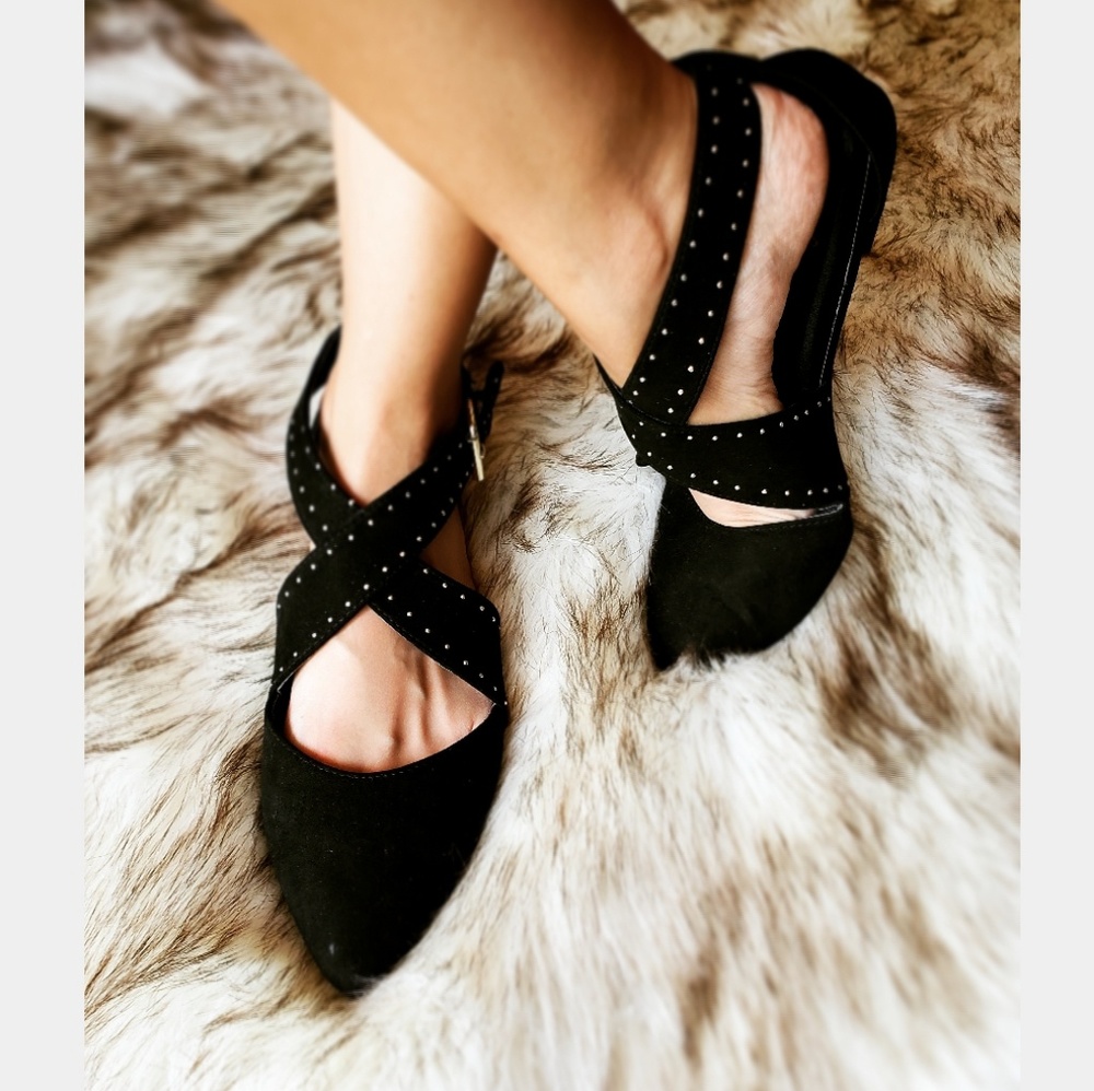 🚨LAST PAIR//The Charlotte// Black studded flat - Picture 1 of 2